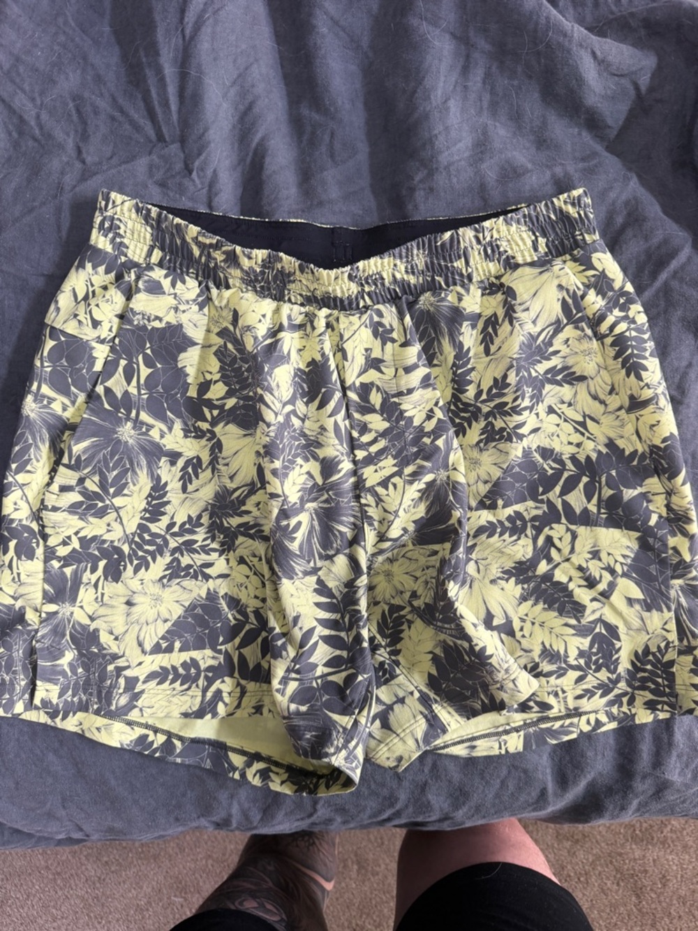 Men’s Lululemon Floral Print Elastic Waist Shorts - Yellow and Navy